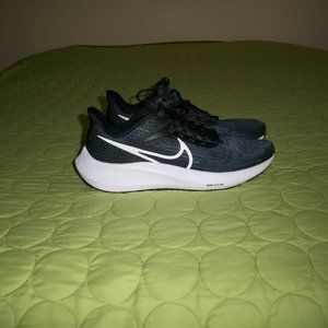 Nike Pegasus 39 Black Running Shoes Size 7